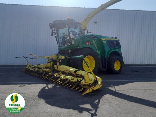 Ensileuse automotrice John Deere 9700
