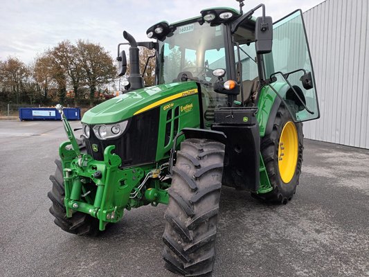 Tracteur agricole John Deere 6120M