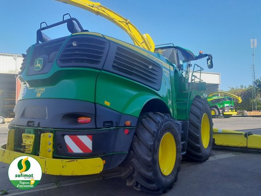 Ensileuse automotrice John Deere 9700