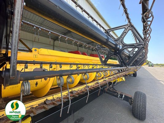 Moissonneuse batteuse New Holland CR9070