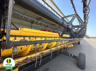 Moissonneuse batteuse New Holland CR9070 - 9