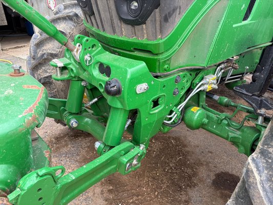 Tracteur agricole John Deere 6M140