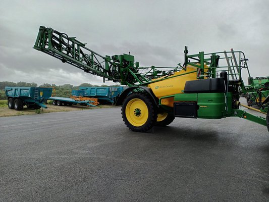 Pulvérisateur traîné John Deere M944