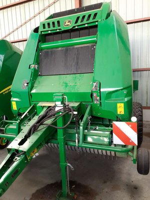 Presse à balles rondes John Deere V461M