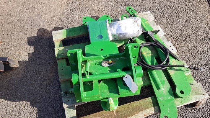Autre remorque agricole John Deere CROCHET AUTO POUR TRACTEUR 6R 