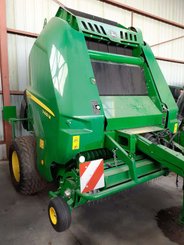 Presse à balles rondes John Deere V461M - 1