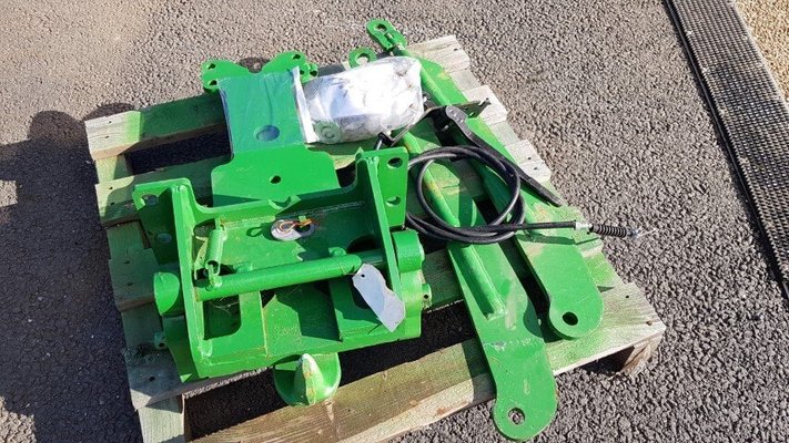 Autre remorque agricole John Deere CROCHET AUTO POUR TRACTEUR 6R 