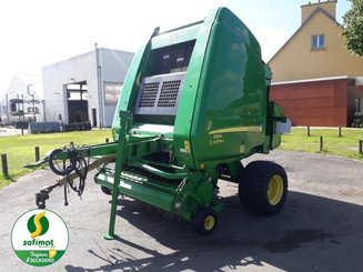 Presse à balles rondes John Deere 864 - 1