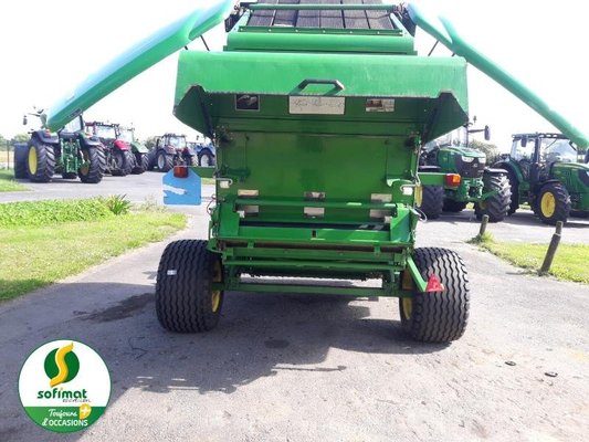 Presse à balles rondes John Deere 864
