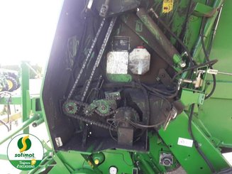 Presse à balles rondes John Deere 864 - 3