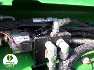 Presse à balles rondes John Deere 864 - 6