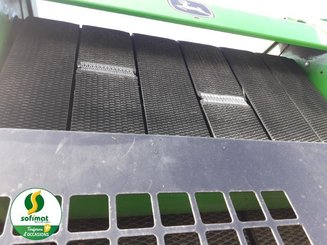 Presse à balles rondes John Deere 864 - 7