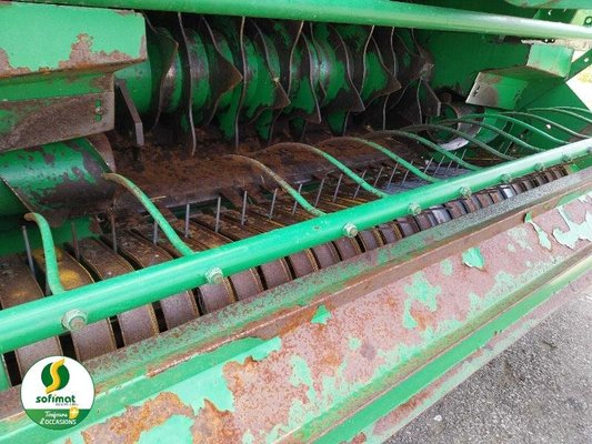 Presse à balles rondes John Deere RB864
