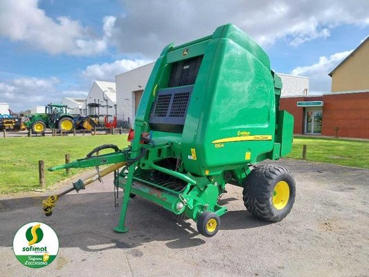 Presse à balles rondes John Deere RB864