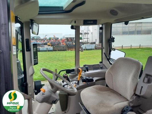 Tracteur agricole John Deere 6100M