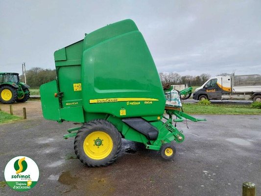Presse à balles rondes John Deere 864