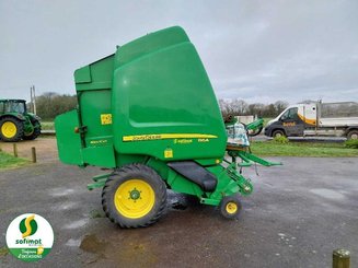 Presse à balles rondes John Deere 864 - 1