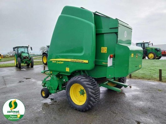 Presse à balles rondes John Deere 864