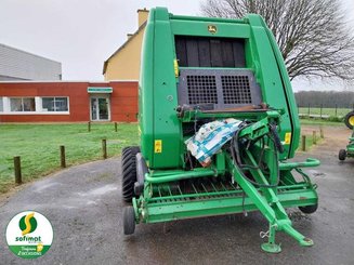 Presse à balles rondes John Deere 864 - 1