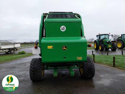 Presse à balles rondes John Deere 864