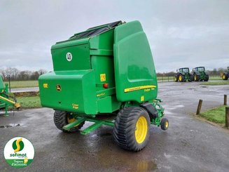 Presse à balles rondes John Deere 864 - 2