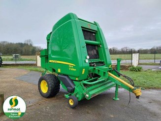 Presse à balles rondes John Deere 864 - 2