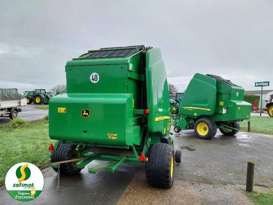 Presse à balles rondes John Deere 864