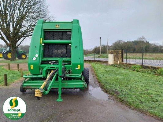 Presse à balles rondes John Deere 864