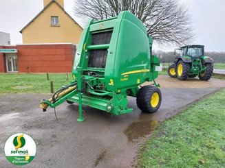 Presse à balles rondes John Deere 864 - 1
