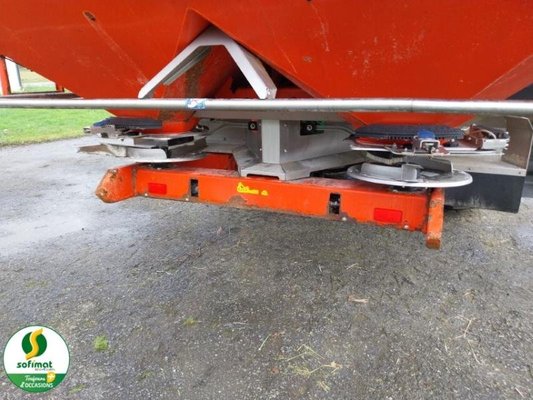 Distributeur d'engrais Kuhn AXIS401