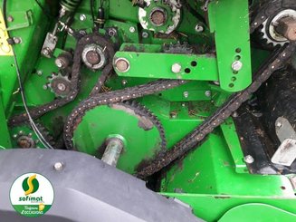 Presse à balles rondes John Deere 864 PACK - 2