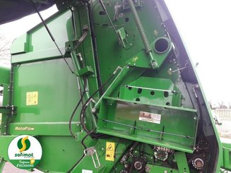 Presse à balles rondes John Deere 864 PACK - 4