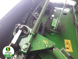 Presse à balles rondes John Deere 864 PACK - 5