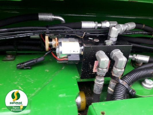 Presse à balles rondes John Deere 864 PACK