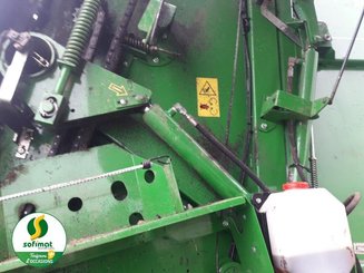 Presse à balles rondes John Deere 864 PACK - 7