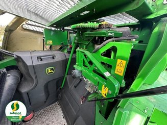 Ensileuse automotrice John Deere 8400 - 8