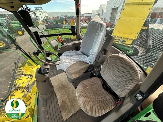 Ensileuse automotrice John Deere 8400