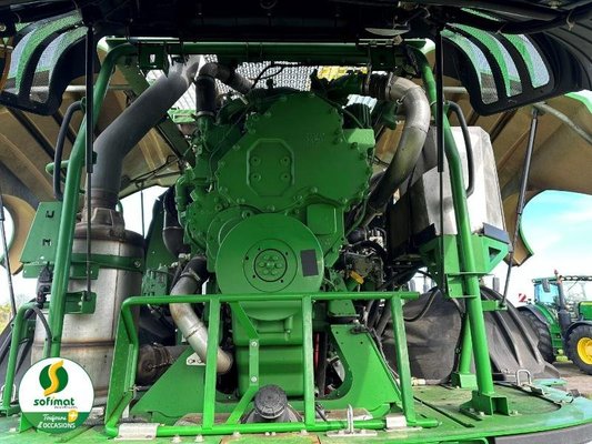 Ensileuse automotrice John Deere 8400