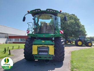Ensileuse automotrice John Deere 8300 - 1
