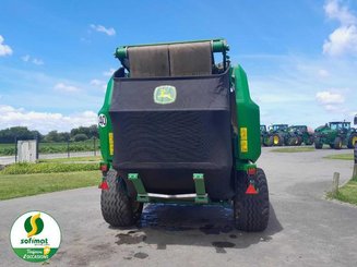 Presse à balles rondes John Deere V461R - 1