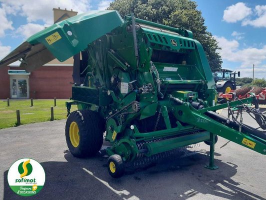 Presse à balles rondes John Deere V461R