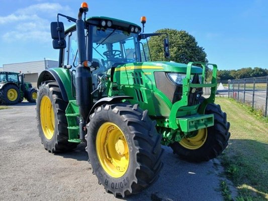 Tracteur agricole John Deere 6120M