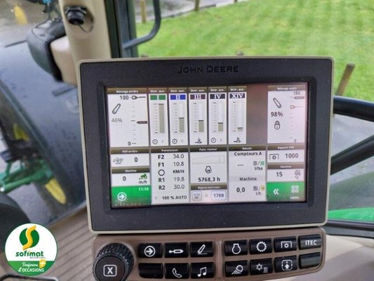 Tracteur agricole John Deere 6215R