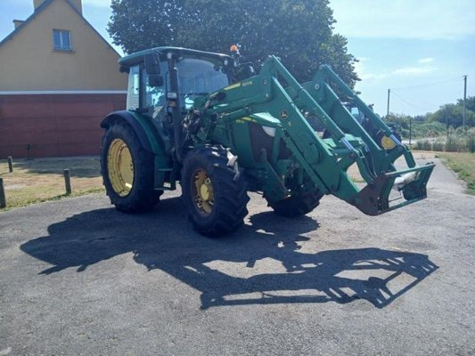 Tracteur agricole John Deere 5115M
