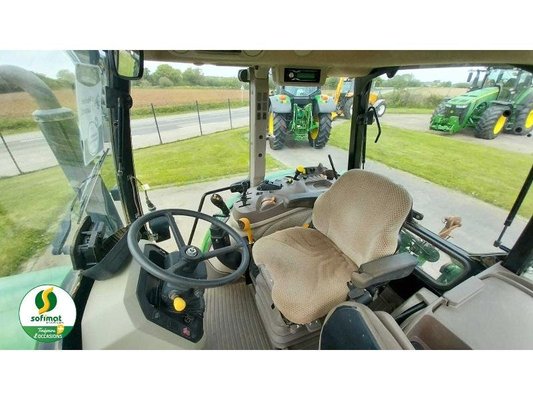Tracteur agricole John Deere 5100M