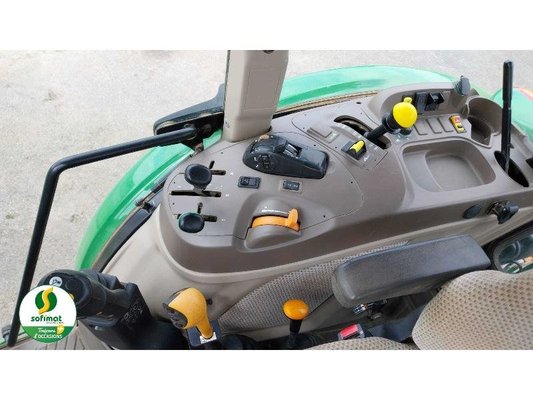 Tracteur agricole John Deere 5100M