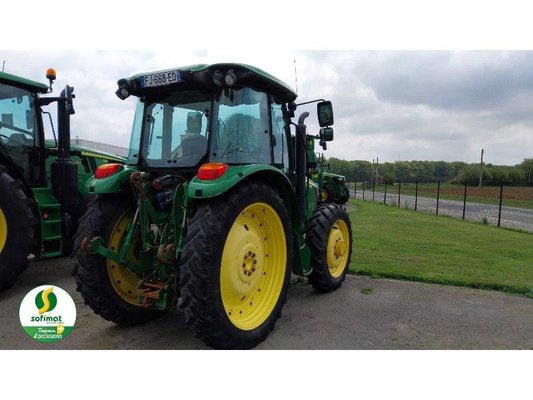 Tracteur agricole John Deere 5100M
