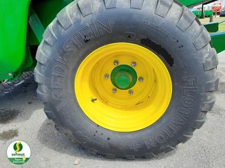 Presse à balles rondes John Deere V461M - 7