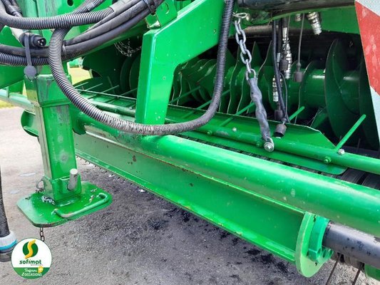 Presse à balles rondes John Deere V461M