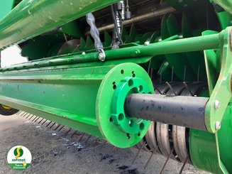 Presse à balles rondes John Deere V461M - 6